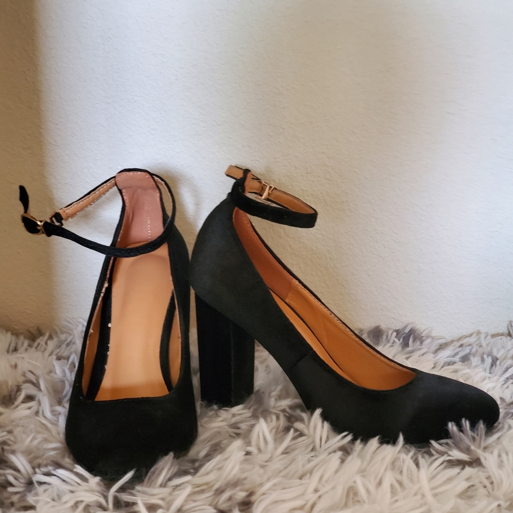 Mary Jane mid high pumps